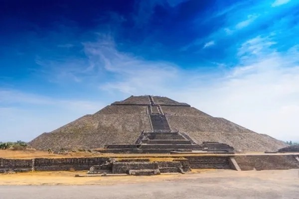 テオティワカン気球ツアー（日本語ガイド付き）：HIS LATAM